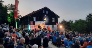 Schwäbischer Alpenrock begeistert: "Der Boßler ruft (Foto: Naturfreunde Boßler. EHL-Band)